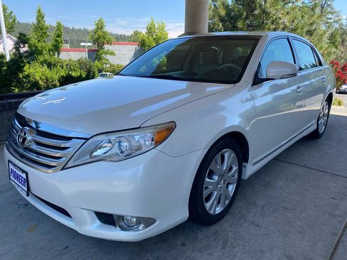 Used 2011 Toyota Avalon FWD image 2