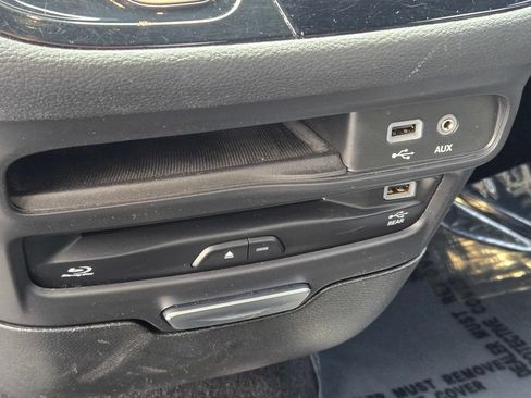 Used 2019 Chrysler Pacifica Limited w/ Advanced Safetytec Group FWD image 43