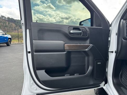 Used 2021 Chevrolet Silverado 1500 LT Trail Boss w/ Convenience Package II AWD/4WD image 23