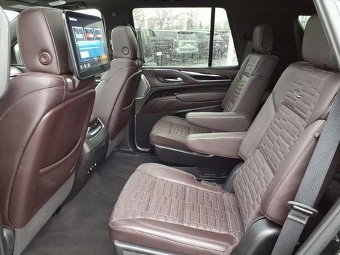 Certified 2024 Cadillac Escalade Sport Platinum w/ LPO, ONYX Package AWD/4WD image 7