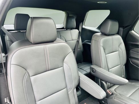 Used 2023 Chevrolet Traverse RS image 34