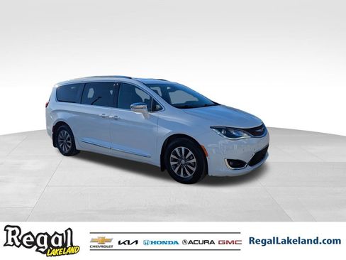 Used 2020 Chrysler Pacifica Limited w/ Advanced Safetytec Group image 2