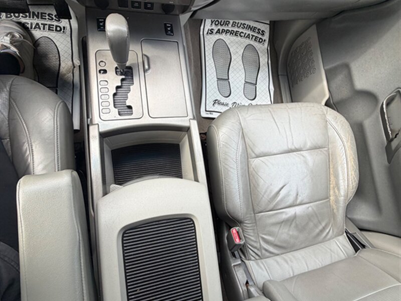 Used 2004 Nissan Armada LE w/ (DVD) Technology Pkg (LE) AWD/4WD image 16