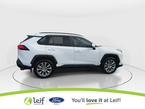 Used 2020 Toyota RAV4 XLE Premium image 9