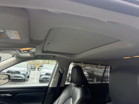 Used 2021 Toyota Highlander XLE image 9