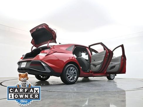 Used 2024 Hyundai Elantra SEL FWD image 41