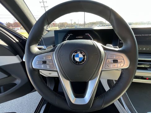 Used 2024 BMW X7 xDrive40i w/ Premium Package image 19