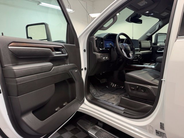 Used 2025 GMC Sierra 2500 SLT w/ SLT Premium Package AWD/4WD image 10