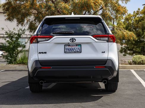 Used 2024 Toyota RAV4 LE FWD image 5