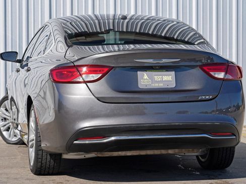 Used 2015 Chrysler 200 Limited w/ Convenience Group image 5