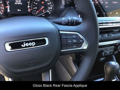 Used 2018 Jeep Grand Cherokee Altitude image 25