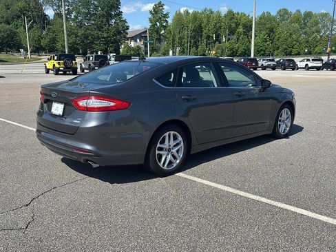 Used 2016 Ford Fusion SE FWD image 3