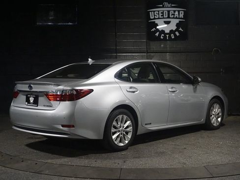 Used 2014 Lexus ES 300h w/ Premium Package w/Bamboo Trim image 6