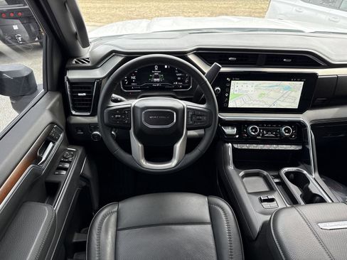 Used 2025 GMC Sierra 2500 Denali image 16