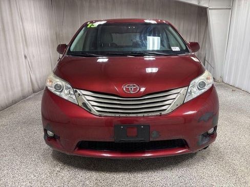 Used 2013 Toyota Sienna XLE image 22