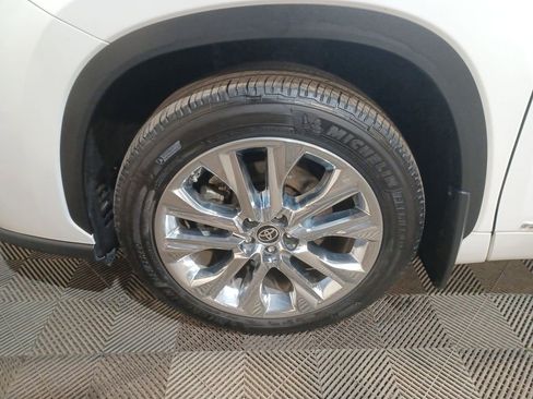 Used 2021 Toyota Highlander Limited image 19