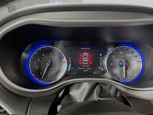 Used 2024 Chrysler Pacifica Touring-L FWD image 21