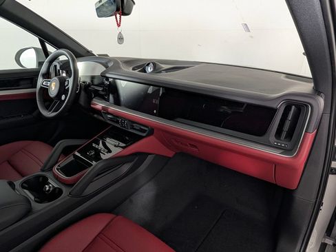 New 2026 Porsche Cayenne S AWD/4WD image 19