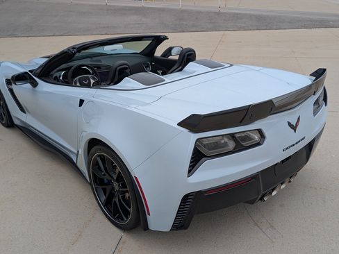 Used 2018 Chevrolet Corvette Z06 w/ Carbon 65 Edition RWD image 8