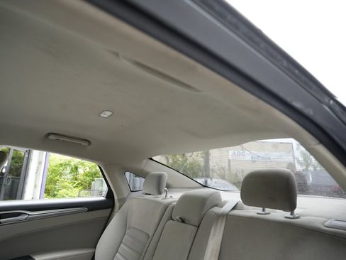 Used 2018 Ford Fusion SE FWD image 24