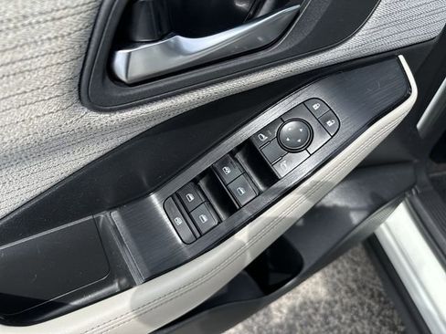 Used 2021 Nissan Rogue SV FWD image 17