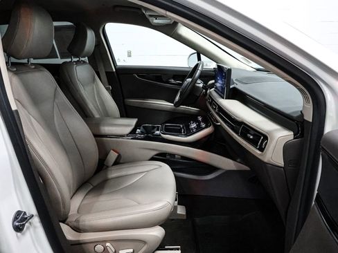 Used 2022 Lincoln Nautilus AWD w/ Premium Package image 24