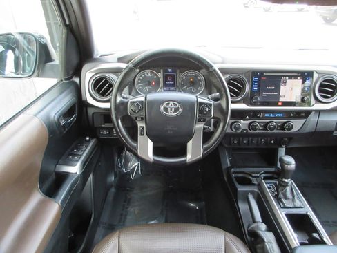 Used 2017 Toyota Tacoma Limited AWD/4WD image 32
