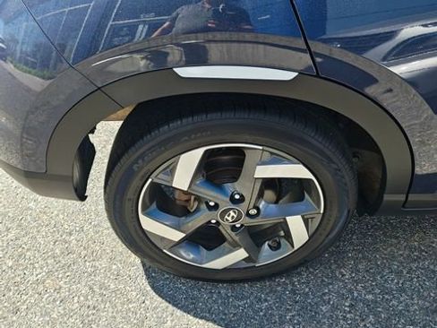Certified 2023 Hyundai Venue Limited w/ Cargo Package FWD image 11