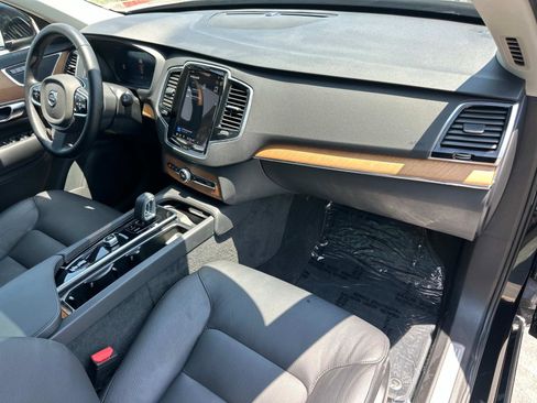 Certified 2025 Volvo XC90 B6 Plus image 27