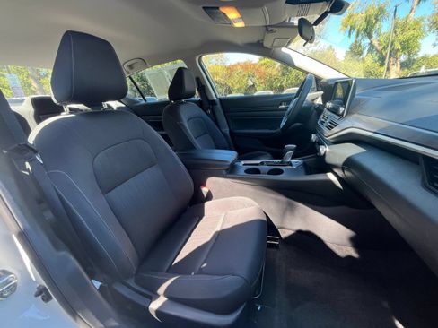 Used 2025 Nissan Altima 2.5 SV FWD image 36