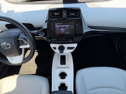 Used 2017 Toyota Prius Three Touring w/ Carpet Mat Package image 12