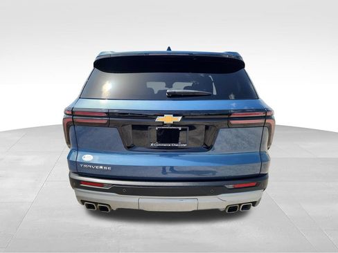 Used 2025 Chevrolet Traverse LT FWD image 6