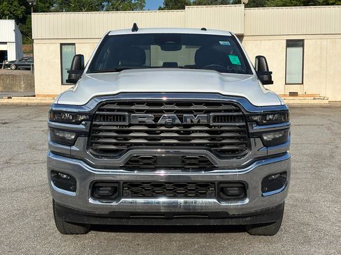 Used 2025 RAM 2500 Big Horn AWD/4WD image 3
