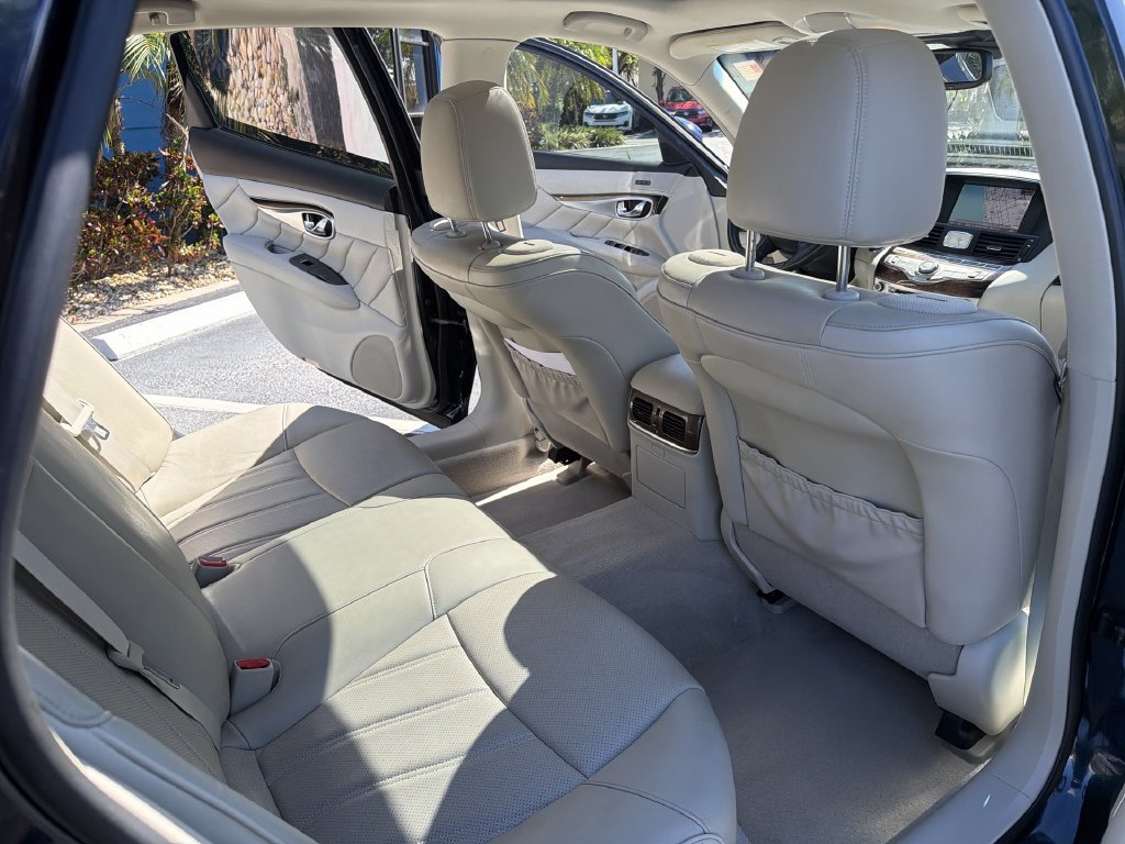 Used 2015 INFINITI Q70 L 3.7 w/ Deluxe Touring Package RWD image 32