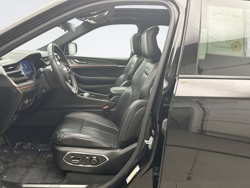 Used 2023 Jeep Grand Cherokee Overland w/ Adv Protech Group III image 11