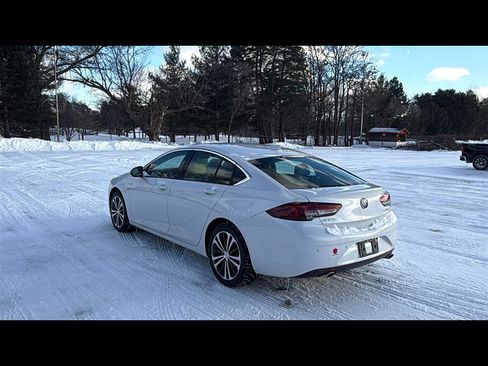 Used 2018 Buick Regal Essence w/ Driver Confidence Package #1 image 4