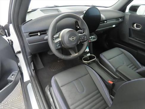 Used 2026 MINI Cooper 2-Door Hardtop image 9