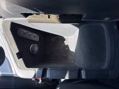 Used 2019 Dodge Challenger SXT RWD image 17