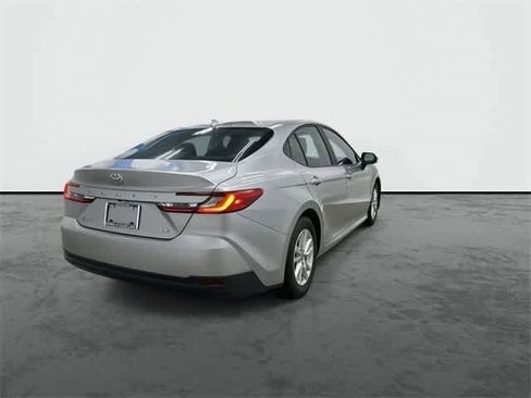 Used 2025 Toyota Camry LE image 3