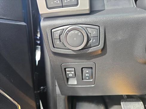 Used 2018 Ford F150 Platinum w/ Equipment Group 701A Luxury image 18