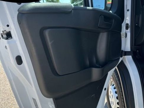 Used 2025 RAM ProMaster 2500 w/ Safety Group FWD image 18