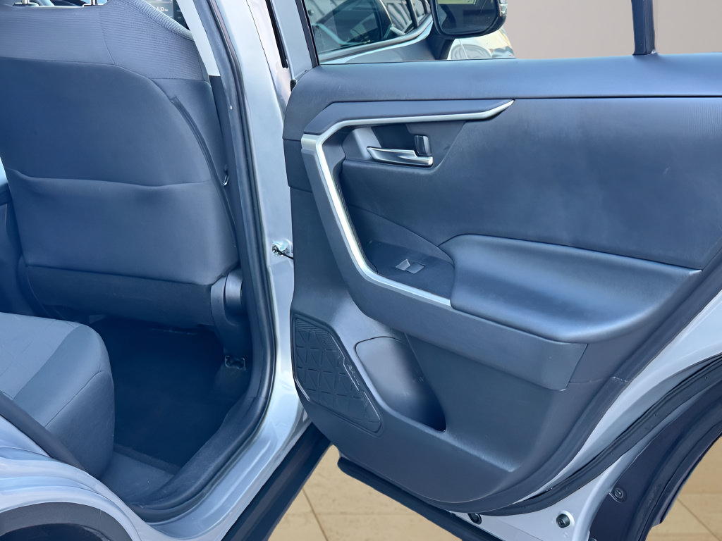 Used 2020 Toyota RAV4 XLE FWD image 27