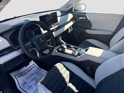 New 2026 Mitsubishi Outlander SE FWD image 9