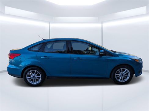 Used 2016 Ford Focus SE w/ Reverse Sensing Package image 2