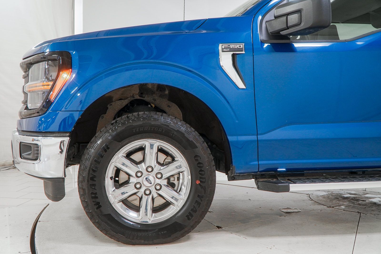 Used 2025 Ford F150 XLT w/ Equipment Group 301A Standard AWD/4WD image 14