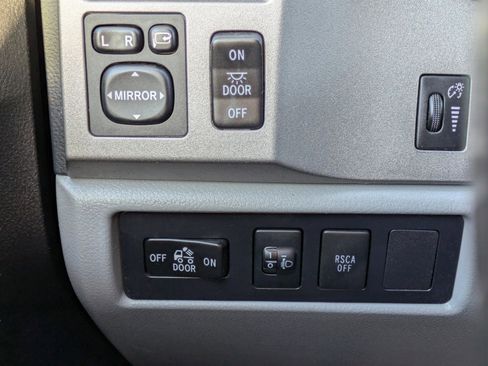 Used 2013 Toyota Tundra Limited image 28