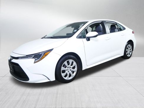 Used 2023 Toyota Corolla LE image 3