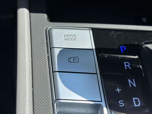 Used 2025 Hyundai Elantra SEL FWD image 27