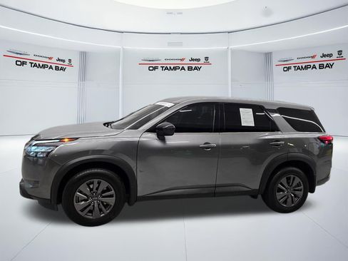 Used 2023 Nissan Pathfinder S FWD image 3
