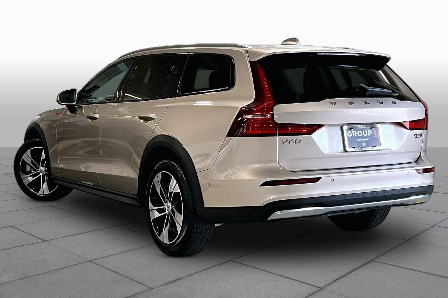 Certified 2026 Volvo V60 B5 Cross Country Plus AWD/4WD image 12